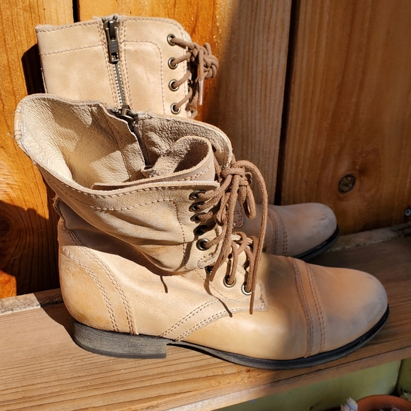 Steve Madden Military-Inspired Lace up w/ Zipper Leather Boots. Size 6.5. Tan - Picture 3 of 15